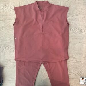 FIGS Rafaela Scrub Top & Zamora Joggers (Mauve)